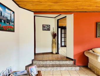 VENTA DE CASA CON AMPLIOS ESPACIOS EN SANTO DOMINGO DE HEREDIA.