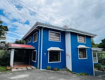 VENTA DE CASA CON AMPLIOS ESPACIOS EN SANTO DOMINGO DE HEREDIA.