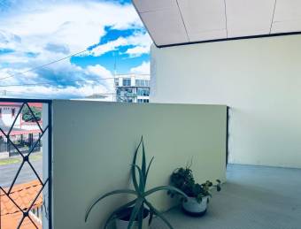 VENTA DE AMPLIA CASA CON USO DE SUELO MIXTO APARTAMENTO.