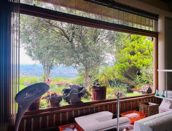 VENTA DE AMPLIA CASA CON USO DE SUELO MIXTO APARTAMENTO.