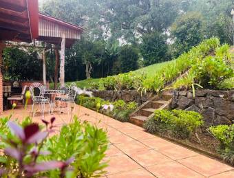 VENTA DE AMPLIA CASA CON USO DE SUELO MIXTO APARTAMENTO.