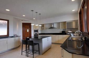 VENTA DE CASA EN CONDOMINIO MONTERAN SEGURIDAD Y EXCLUSIVIDAD.