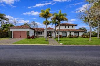 VENTA DE CASA EN CONDOMINIO MONTERAN SEGURIDAD Y EXCLUSIVIDAD.