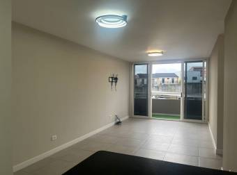 Alquiler de Apartamento en Condominio Monte Alto.