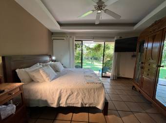 Beautiful house surrounded by vegetation in 4,617 m2