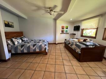 Beautiful house surrounded by vegetation in 4,617 m2