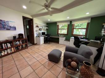 Beautiful house surrounded by vegetation in 4,617 m2