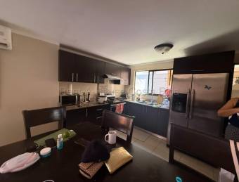 Casa en condominio con amenidades en Pozos, Santa Ana, ideal para vivir cómodamente #26-1795 GS