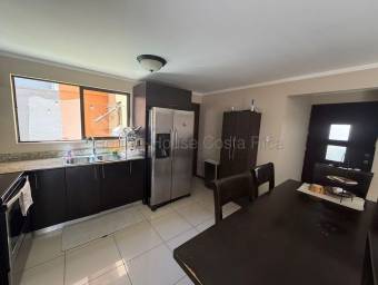 Casa en condominio con amenidades en Pozos, Santa Ana, ideal para vivir cómodamente #26-1795 GS