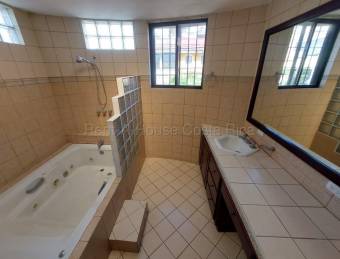 Alquiler casa 4 hab con patio, jacuzzi y oficina, amplia #26-1788 GS