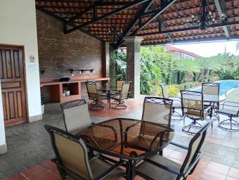 Se vende lote en Piedades Santa Ana 25-1268