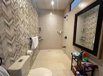 Venta de Casa Duplex ideal para Inversión en Condominio 26-1069