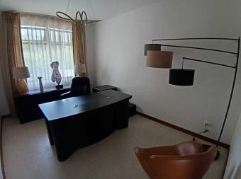 Venta de Casa Duplex ideal para Inversión en Condominio 26-1069