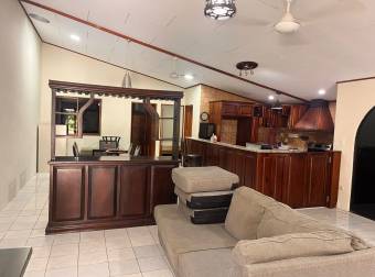 Venta de Casa en Jacó-Puntarenas.