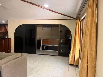 Venta de Casa en Jacó-Puntarenas.