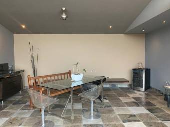 Venta de Apartamento en San Rafael de Escazú.
