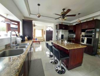 Se vende casa en Guacima Alajuela 24-919