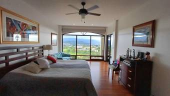 Exclusiva Casa Venta en Colinas de Monte Alegre