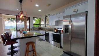 Exclusiva Casa Venta en Colinas de Monte Alegre