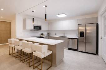 Casa en Alquiler en Escazú-Guachipelín.