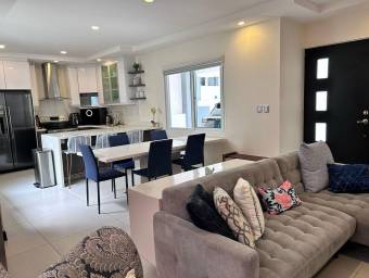 Casa moderna con alto potencial de inversión en condominio en Santa Ana #25-1400 GS