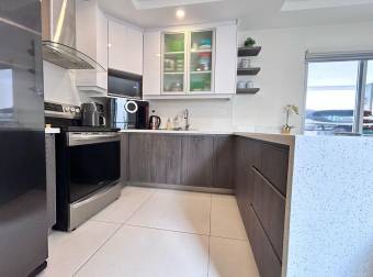 Casa moderna con alto potencial de inversión en condominio en Santa Ana #25-1400 GS