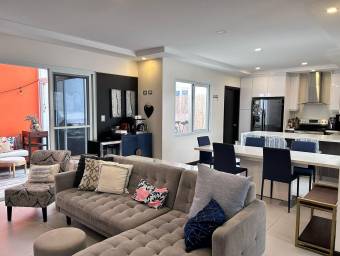 Casa moderna con alto potencial de inversión en condominio en Santa Ana #25-1400 GS