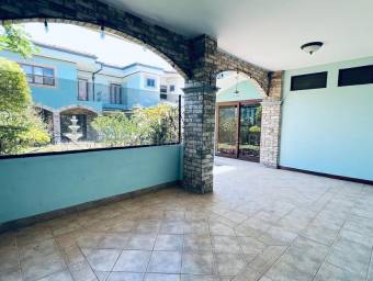 VENTA DE CASA EN SANTO DOMINGO DE HEREDIA 