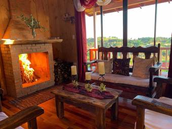 Propiedad única con casa, cabaña y entorno natural ideal para vivir o invertir en Alajuela#25-110 GS