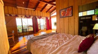 Propiedad única con casa, cabaña y entorno natural ideal para vivir o invertir en Alajuela#25-110 GS