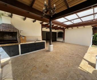 Casa de 1 planta a la venta en condominio en Río Oro de Santa Ana