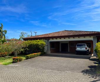 Casa de 1 planta a la venta en condominio en Río Oro de Santa Ana