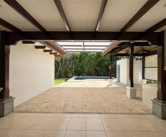 Casa de 1 planta a la venta en condominio en Río Oro de Santa Ana