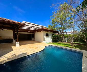 Casa de 1 planta a la venta en condominio en Río Oro de Santa Ana