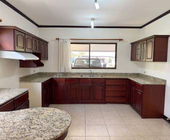 Casa de 1 planta a la venta en condominio en Río Oro de Santa Ana