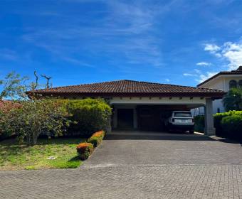 Casa de 1 planta a la venta en condominio en Río Oro de Santa Ana