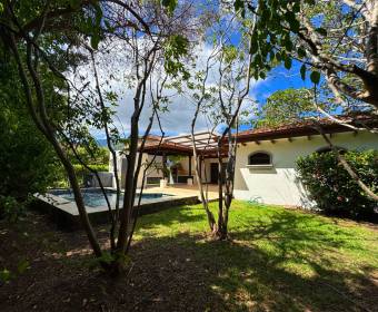 Casa de 1 planta a la venta en condominio en Río Oro de Santa Ana