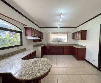 Casa de 1 planta a la venta en condominio en Río Oro de Santa Ana