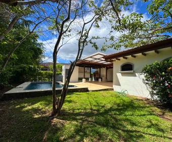 Casa de 1 planta a la venta en condominio en Río Oro de Santa Ana