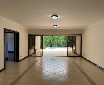 Casa de 1 planta a la venta en condominio en Río Oro de Santa Ana