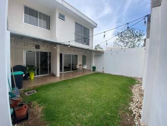 Venta casa 3 hab con amplio patio y excelente distribución #24-119 GS