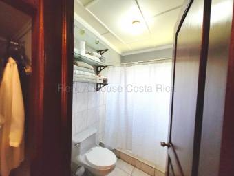 AMPLIA CASA EN VENTA UN SOLO NIVEL LA URUCA