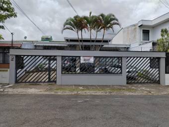 AMPLIA CASA EN VENTA UN SOLO NIVEL LA URUCA