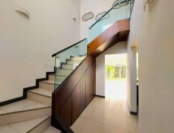 CASA CONTEMPORANEA EN ALQUILER BELLO HORIZONTE DE ESCAZU