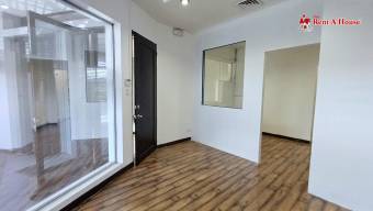Propiedad Estrategica en Alquiler con 6 Oficinas, Avenida Central