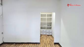 Propiedad Estrategica en Alquiler con 6 Oficinas, Avenida Central