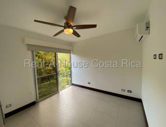 Se alquila casa en Piedades Santa Ana 26-1417