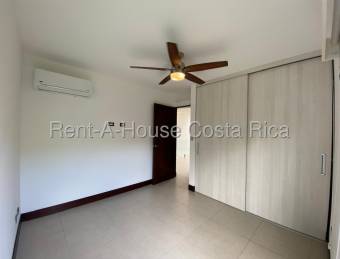 Se alquila casa en Piedades Santa Ana 26-1417