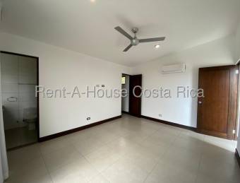 Se alquila casa en Piedades Santa Ana 26-1417