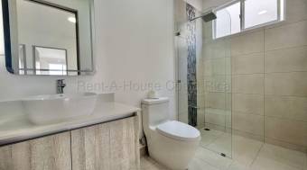 Se alquila casa en Piedades Santa Ana 26-1741